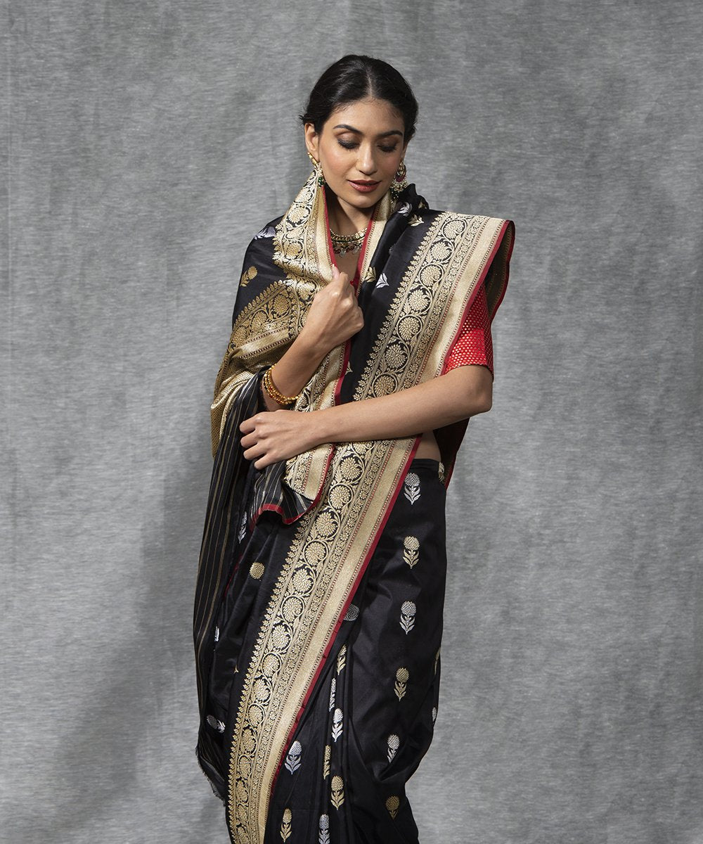 Black_Handloom_Katan_Silk_Kadhwa_Banarasi_Saree_with_Sunflower_Booti_and_Red_Selvedge_WeaverStory_01