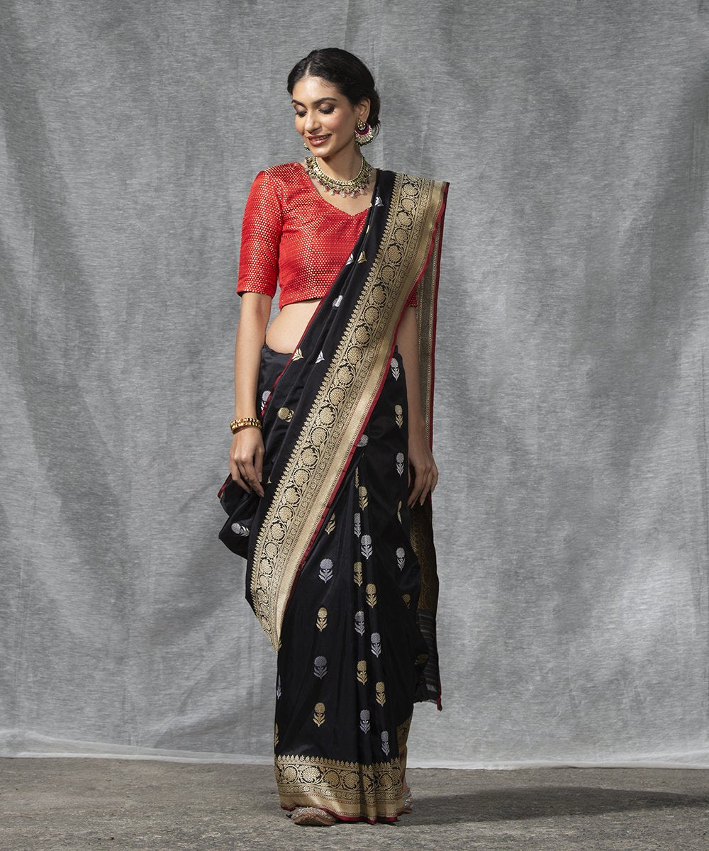 Black_Handloom_Katan_Silk_Kadhwa_Banarasi_Saree_with_Sunflower_Booti_and_Red_Selvedge_WeaverStory_02