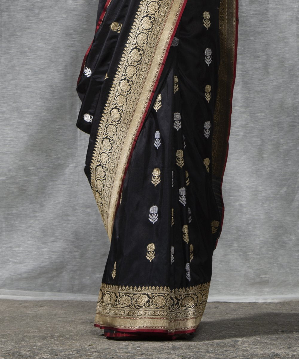 Black_Handloom_Katan_Silk_Kadhwa_Banarasi_Saree_with_Sunflower_Booti_and_Red_Selvedge_WeaverStory_04
