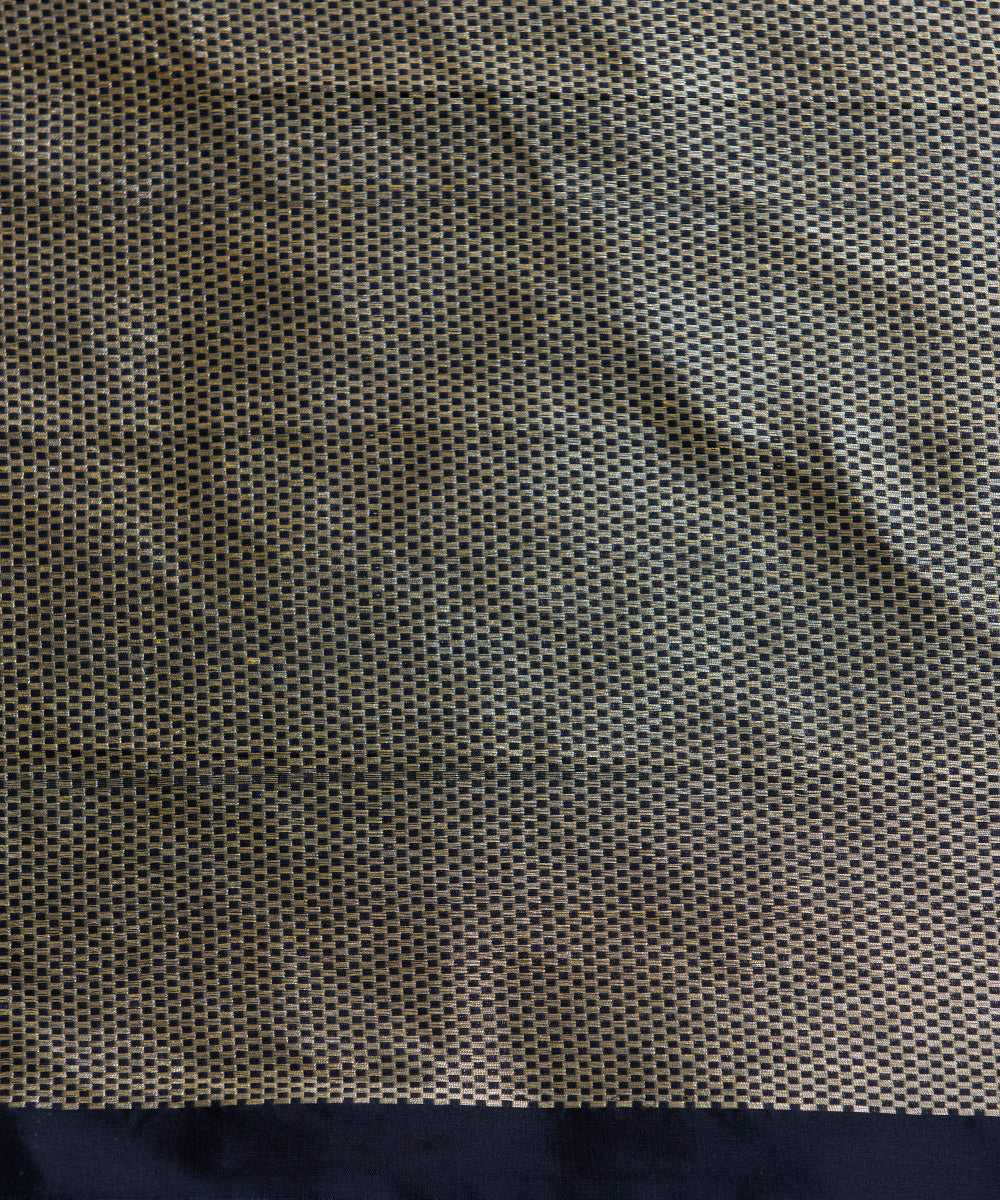 Black_Handloom_Katan_Silk_Kadhwa_Banarasi_Saree_with_Sunflower_Booti_and_Red_Selvedge_WeaverStory_05