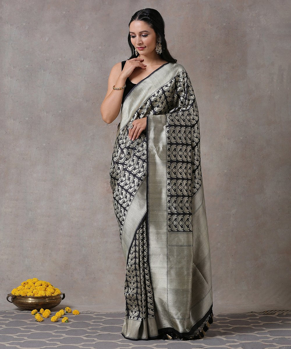 Black_Handloom_Pure_Katan_Silk_Banarasi_Saree_With_Kadhwa_Parrots_Motifs_On_Leaf_WeaverStory_02