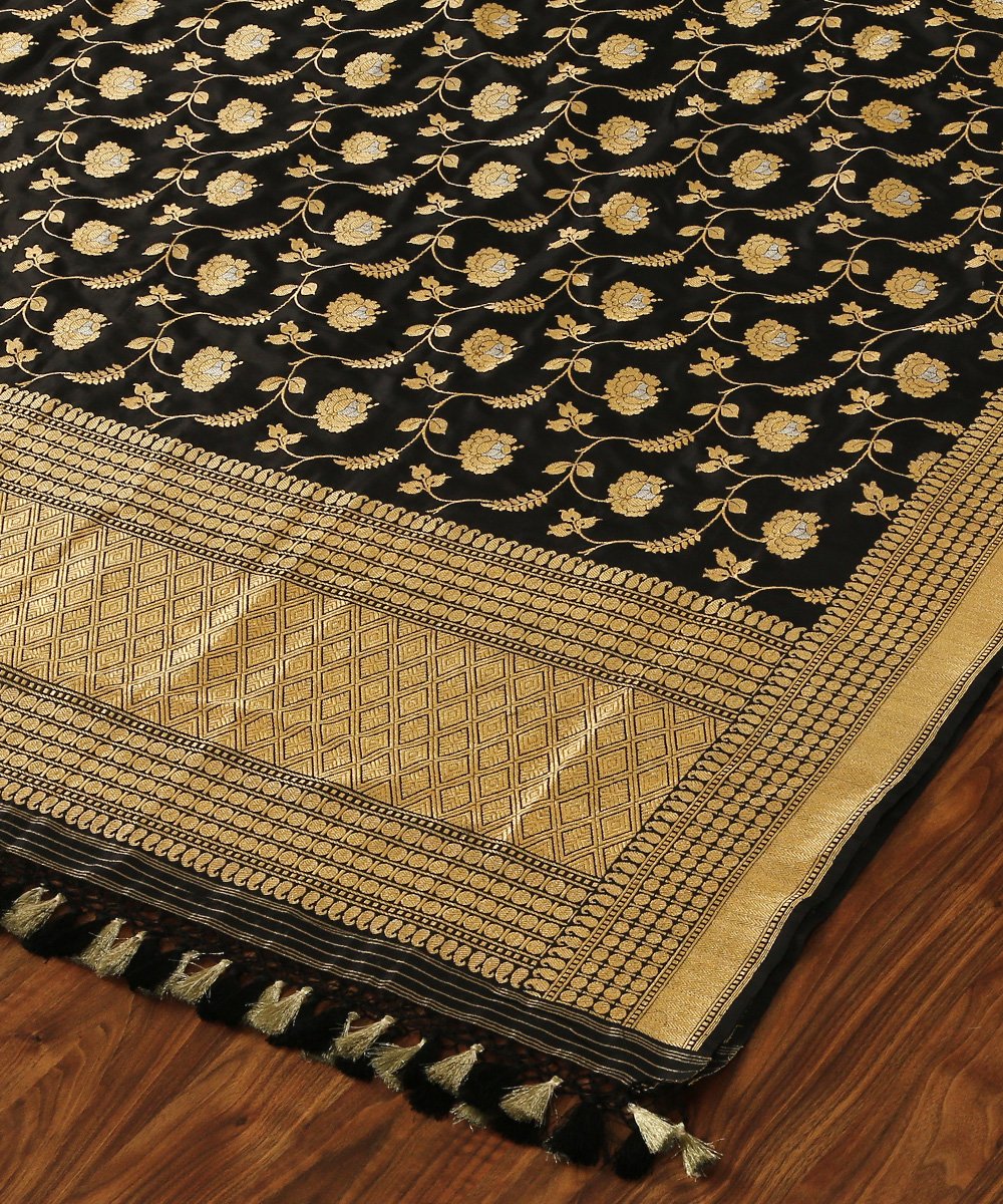 Black_Handloom_Pure_Katan_Silk_with_Sona_Rupa_Kadhwa_Jangla_Dupatta_WeaverStory_04