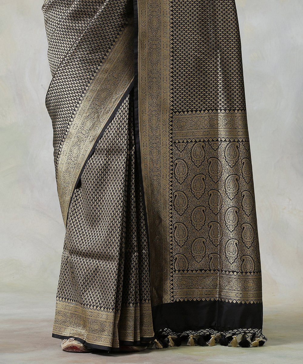 Black_Handloom_Tanchoi_Banarasi_Katan_Silk_Saree_WeaverStory_04