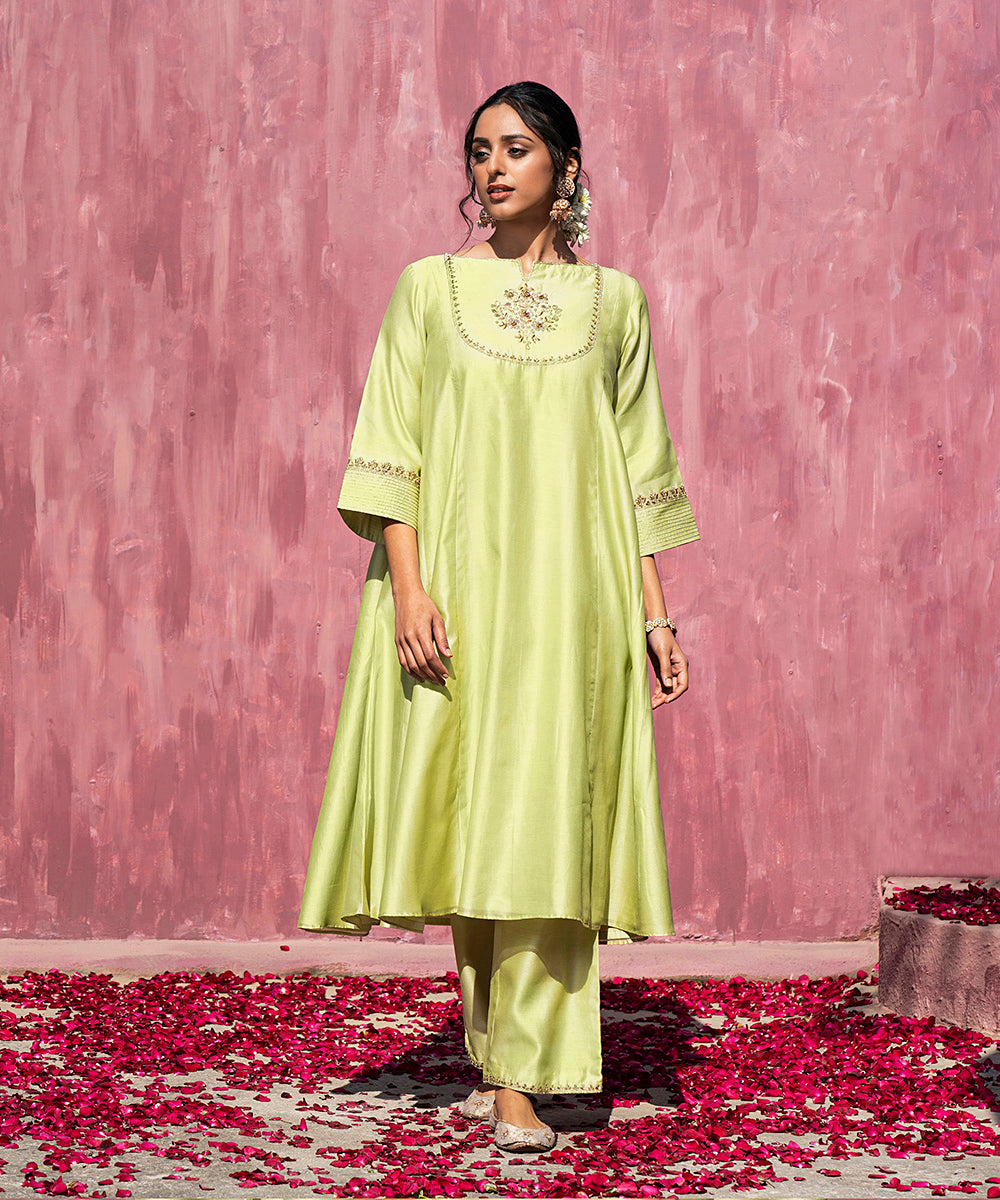 Handloom_Lime_Green_Chanderi_Silk_Gota_Patti_Suit_Set_With_Pants_And_Dupatta_WeaverStory_04