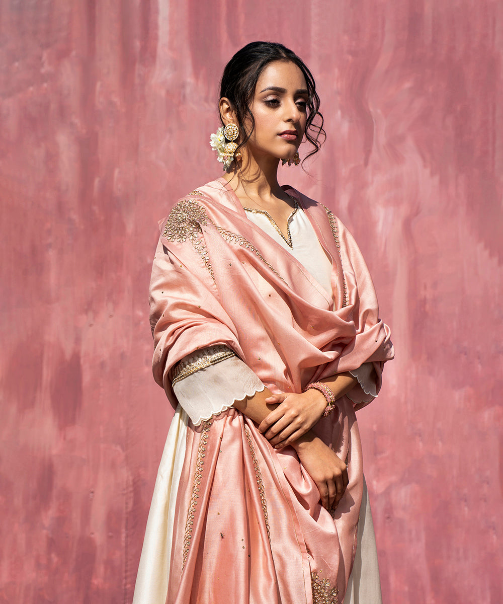 Handloom_Offwhite_Chanderi_Silk_Scalloped_Suit_Set_With_Pink_Dupatta_WeaverStory_01