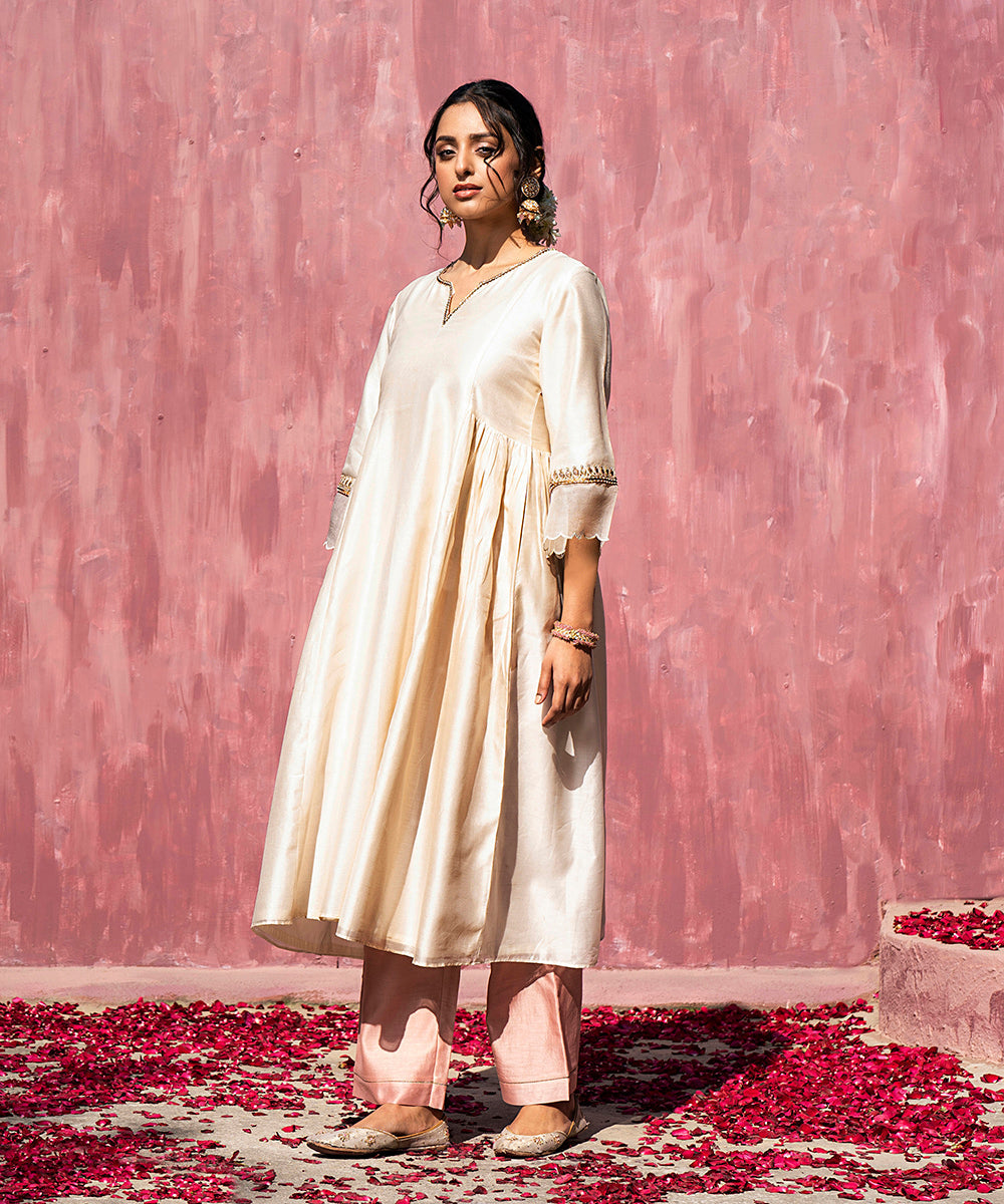 Handloom_Offwhite_Chanderi_Silk_Gota_Patti_Scalloped_Suit_Set_With_Dupatta_WeaverStory_04