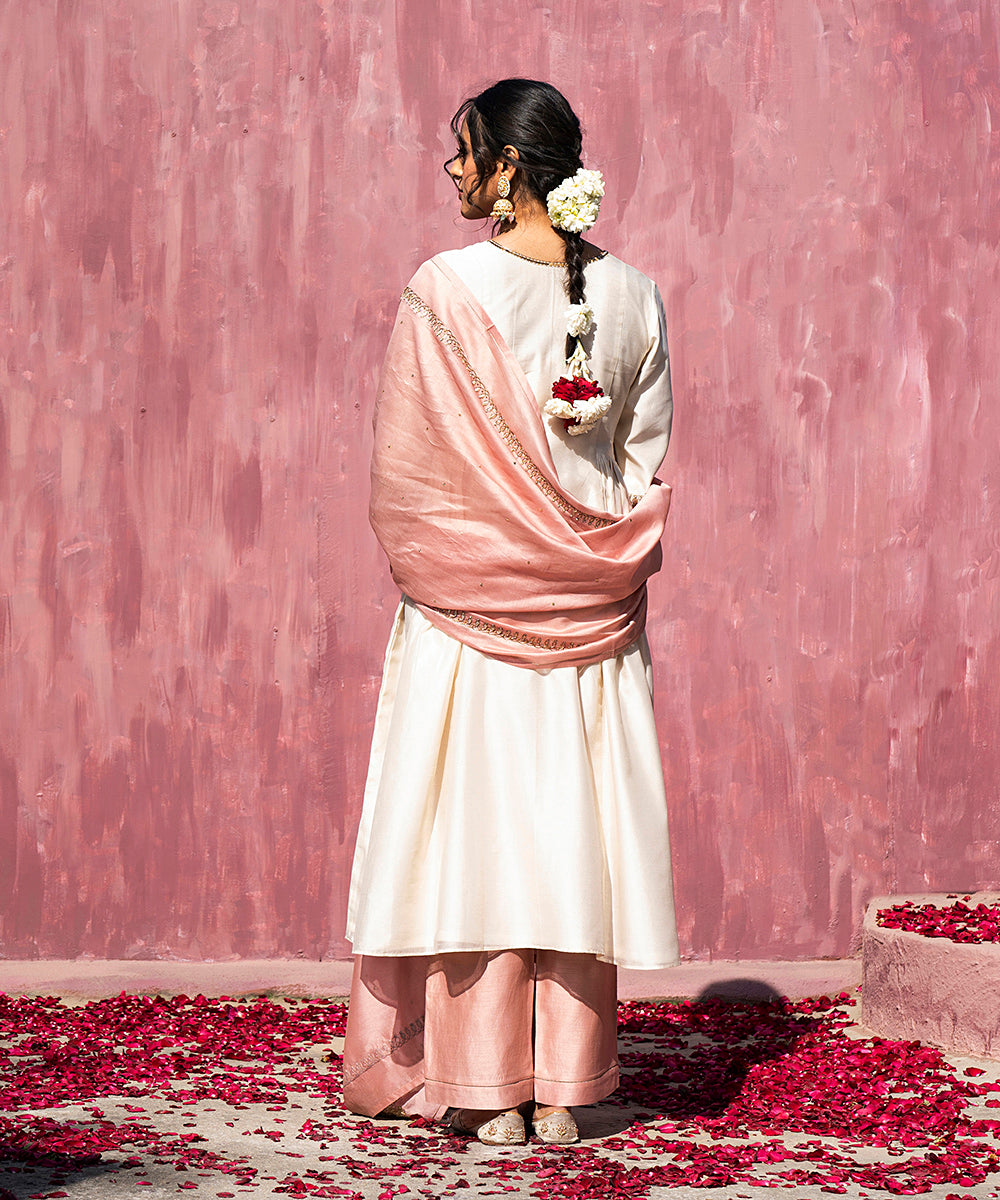 Handloom_Offwhite_Chanderi_Silk_Gota_Patti_Scalloped_Suit_Set_With_Dupatta_WeaverStory_05