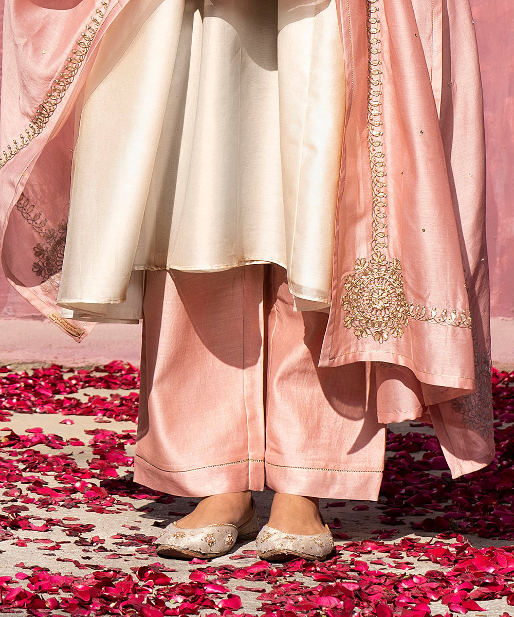 Handloom_Offwhite_Chanderi_Silk_Gota_Patti_Scalloped_Suit_Set_With_Dupatta_WeaverStory_07
