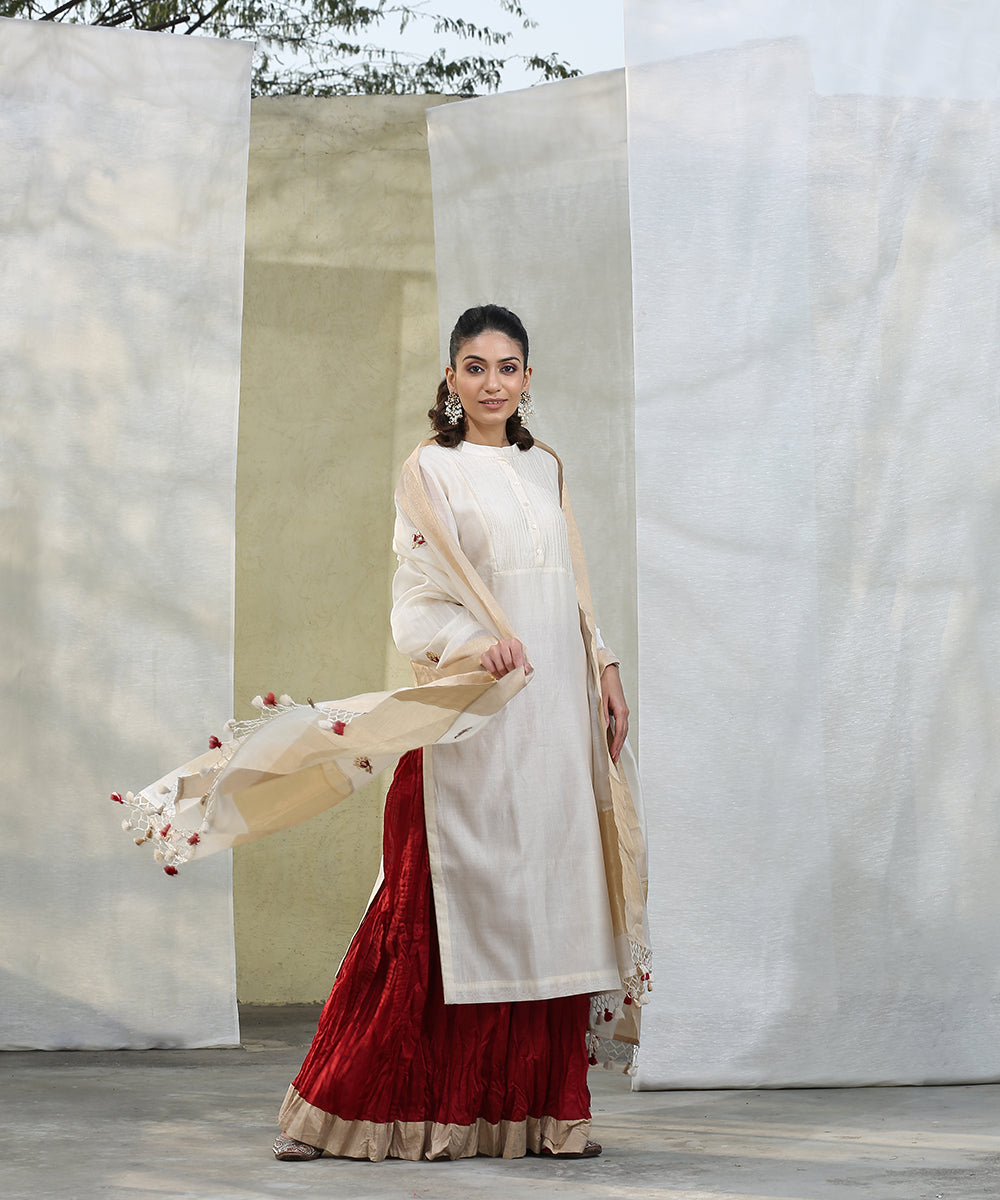 White_Handloom_Chanderi_Kurta_With_Maroon_Wrinkled_Skirt_Suit_Set_and_Embroidered_Dupatta_WeaverStory_03