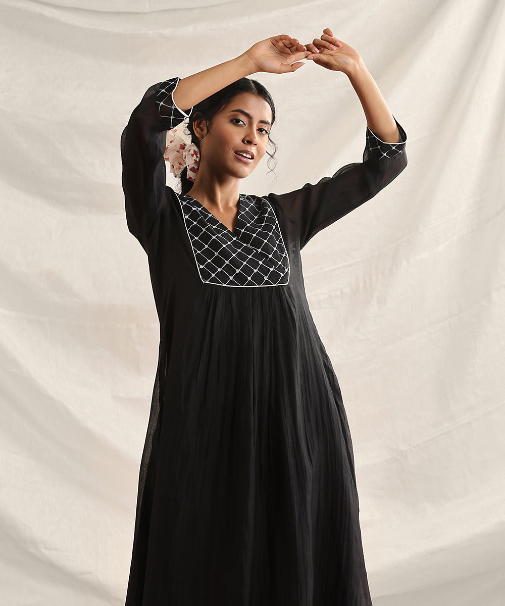 Solitaire-_Black_Handloom_Pure_Chanderi_Silk_Handblock_Printed_Dress_With_Overlap_Yoke_WeaverStory_01