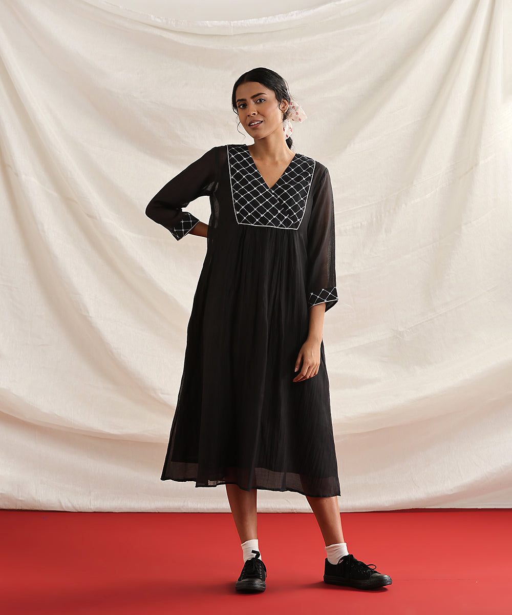 Solitaire-_Black_Handloom_Pure_Chanderi_Silk_Handblock_Printed_Dress_With_Overlap_Yoke_WeaverStory_03