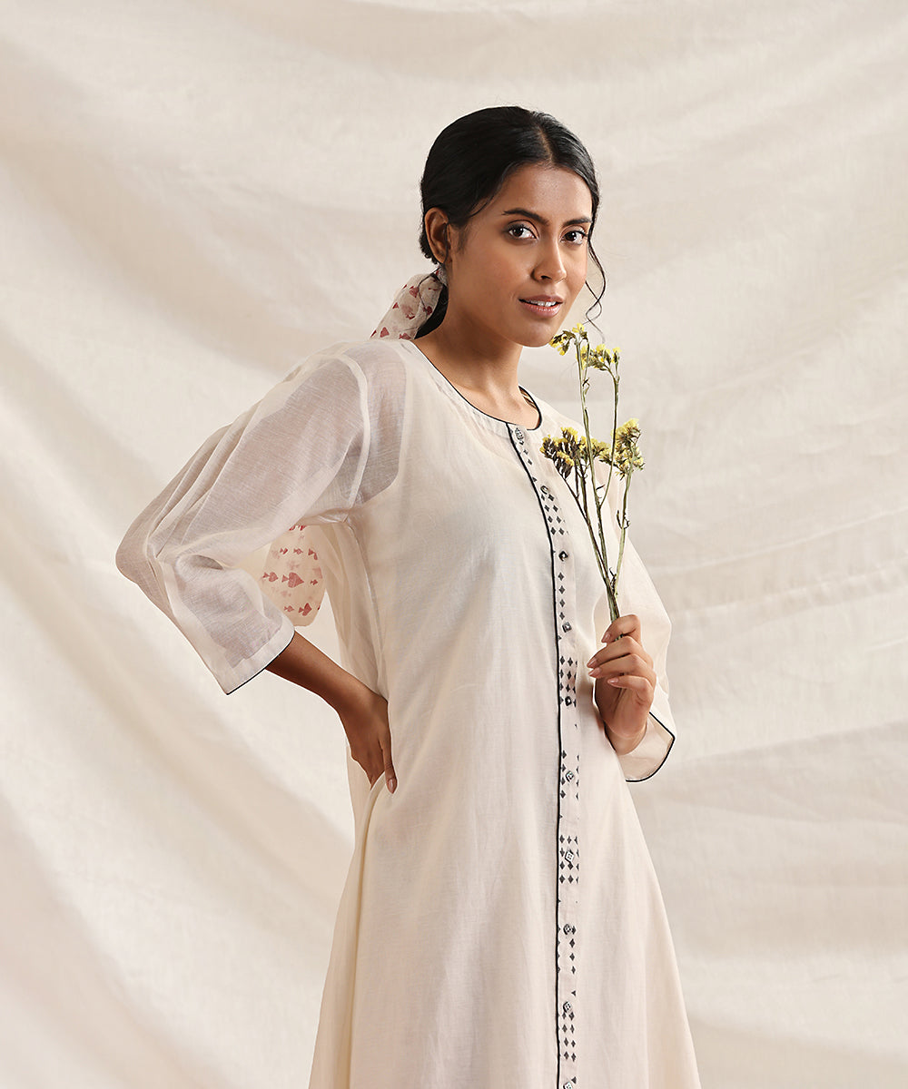 Gin_Rummy-_Handloom_Offwhite_Pure_Chanderi_Silk_Handblock_Printed_Dress_With_Front_Placket_WeaverStory_01