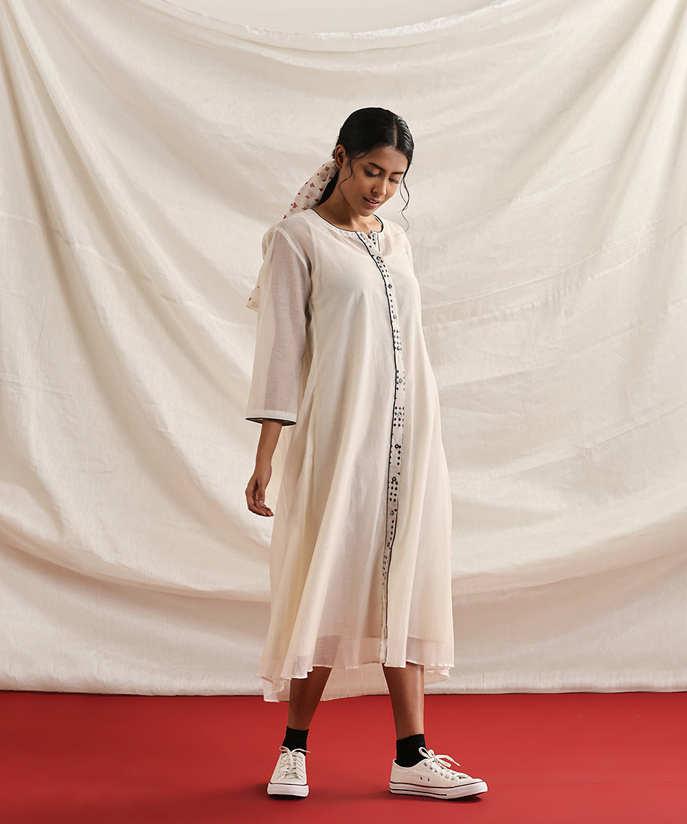 Gin_Rummy-_Handloom_Offwhite_Pure_Chanderi_Silk_Handblock_Printed_Dress_With_Front_Placket_WeaverStory_02