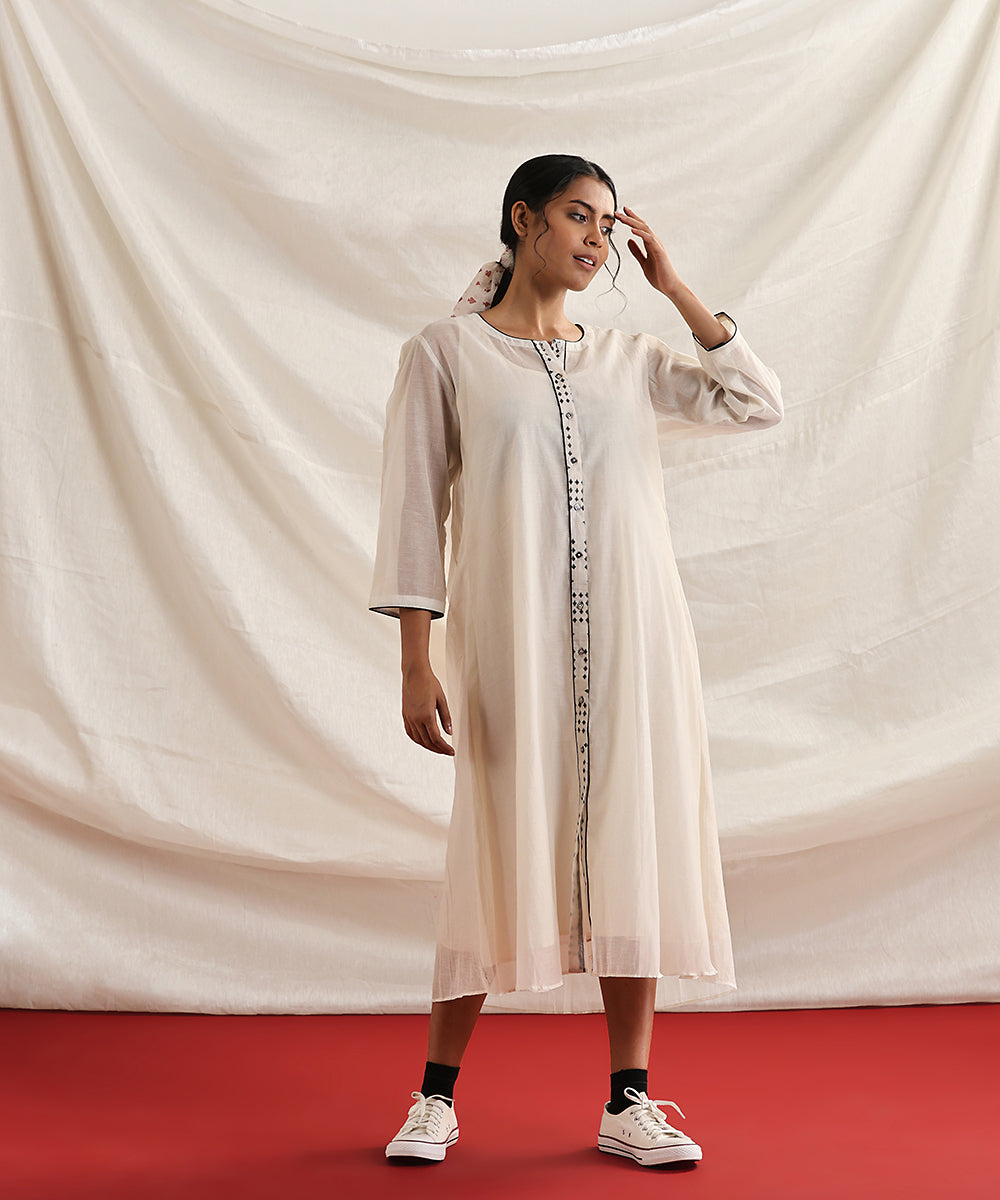 Gin_Rummy-_Handloom_Offwhite_Pure_Chanderi_Silk_Handblock_Printed_Dress_With_Front_Placket_WeaverStory_03