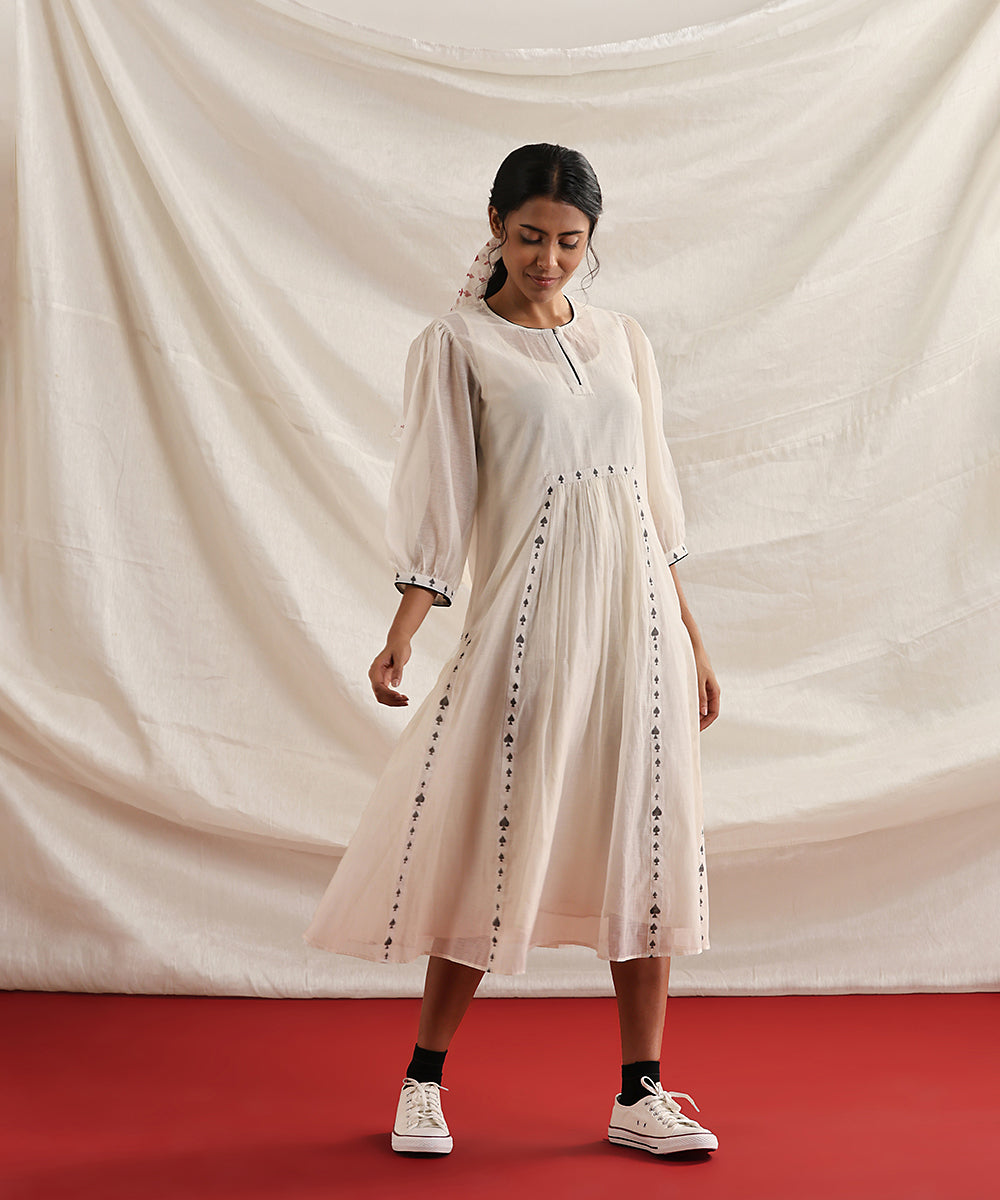 Pinochle-_Offwhite_Handloom_Pure_Chanderi_Silk_Handblock_Printed_Dress_With_Side_Gathers_WeaverStory_02