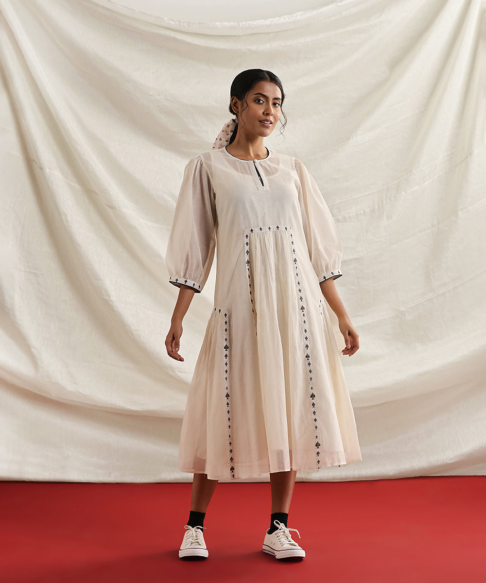 Pinochle-_Offwhite_Handloom_Pure_Chanderi_Silk_Handblock_Printed_Dress_With_Side_Gathers_WeaverStory_04