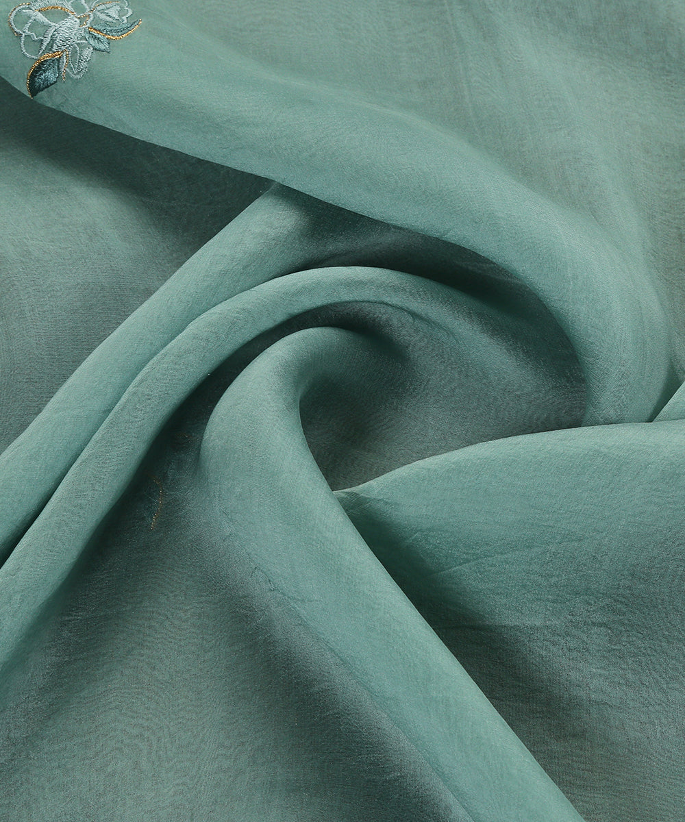 Green_Handloom_Organza_Dupatta_With_Rose_Embroidered_Motifs_And_Cotton_Lace_WeaverStory_05