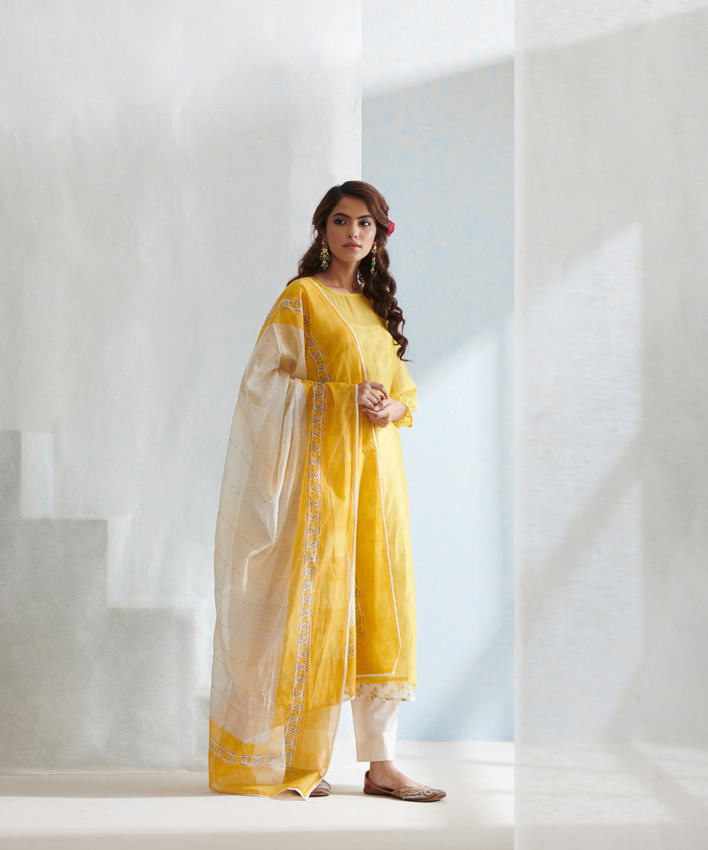 Yellow_And_White_Block_Printed_Chanderi_Kurta_Set_with_Pants_And_Chanderi_Dupatta_WeaverStory_01