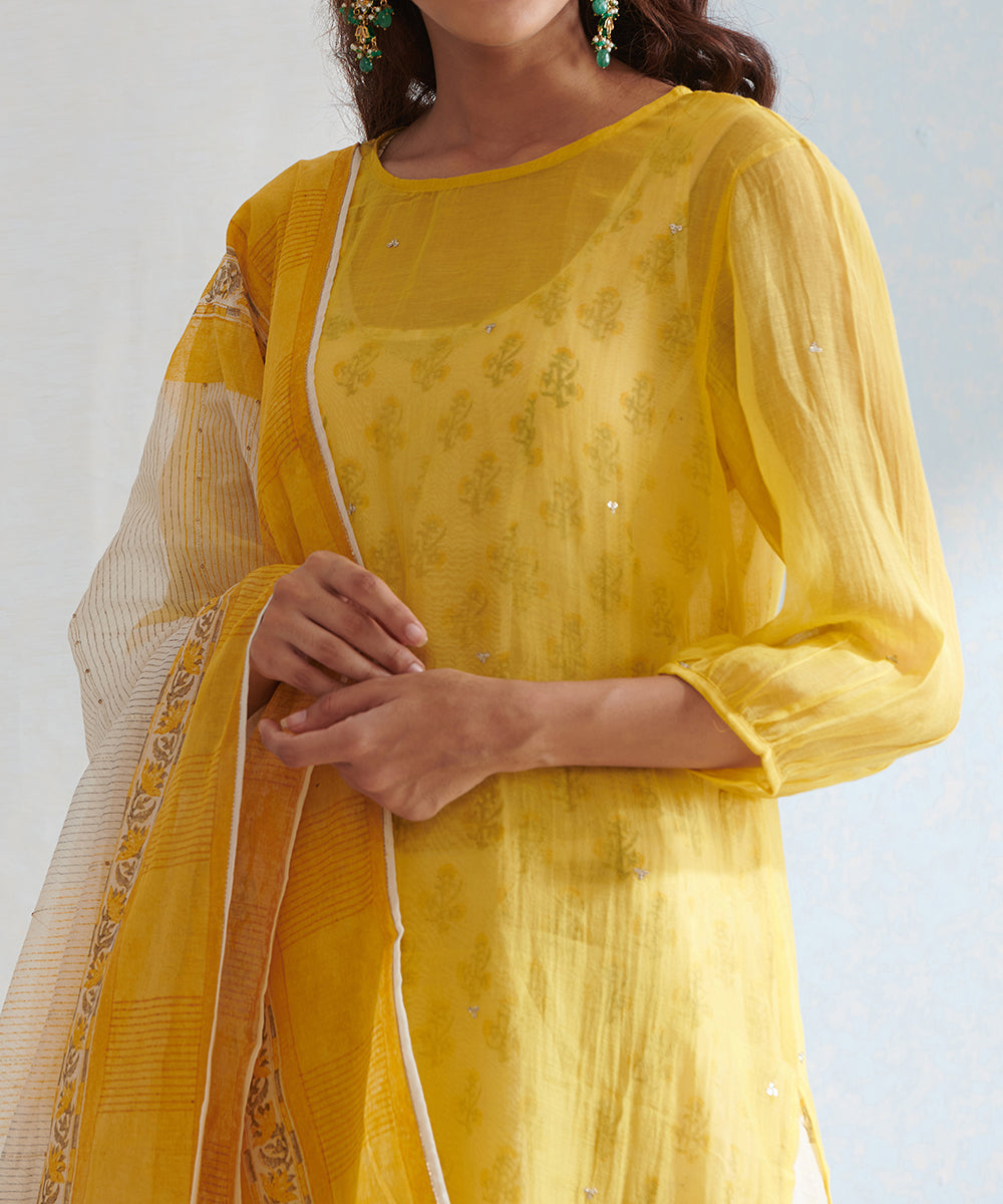 Yellow_And_White_Block_Printed_Chanderi_Kurta_Set_with_Pants_And_Chanderi_Dupatta_WeaverStory_06