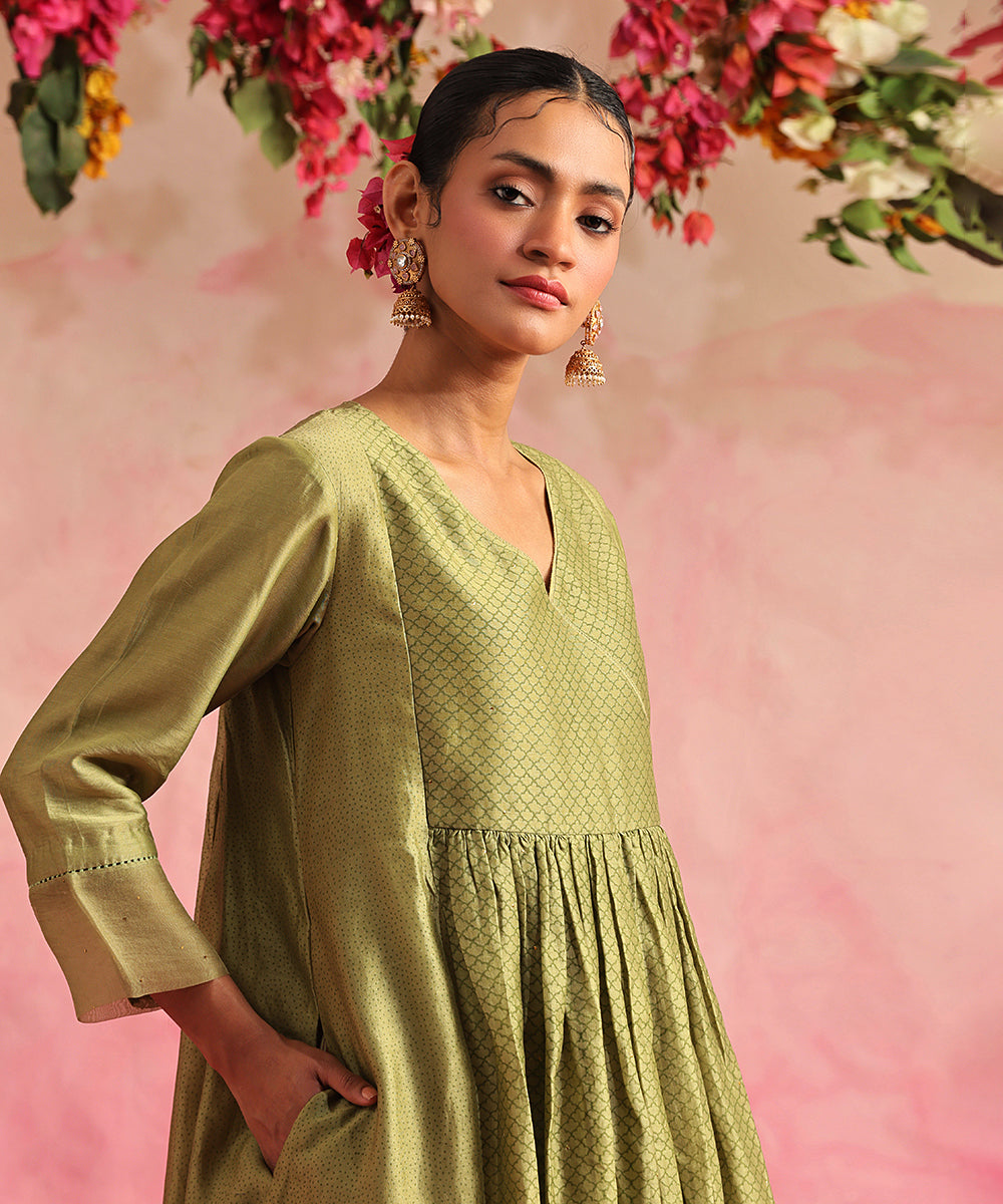 Handloom_Chartreuse_Green_Chanderi_Kurta_With_Straight_Pants_WeaverStory_03