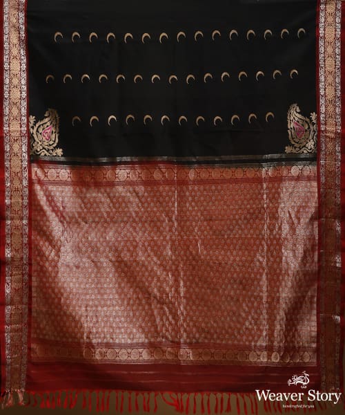 Black_Pure_Mulberry_Silk_Chandrakala_Saree_With_Gold_And_Silver_Zari_Border_and_Konia_WeaverStory_05