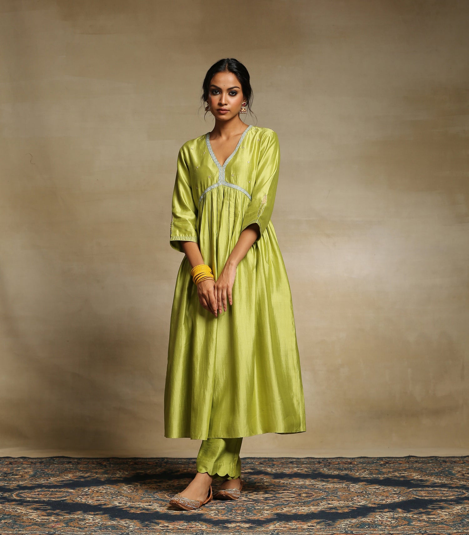 Lime_Green_Handloom_Chiniya_Silk_Kurta_With_Same_Color_Poly_Silk_Pants_And_Organza_Dupatta_WeaverStory_04