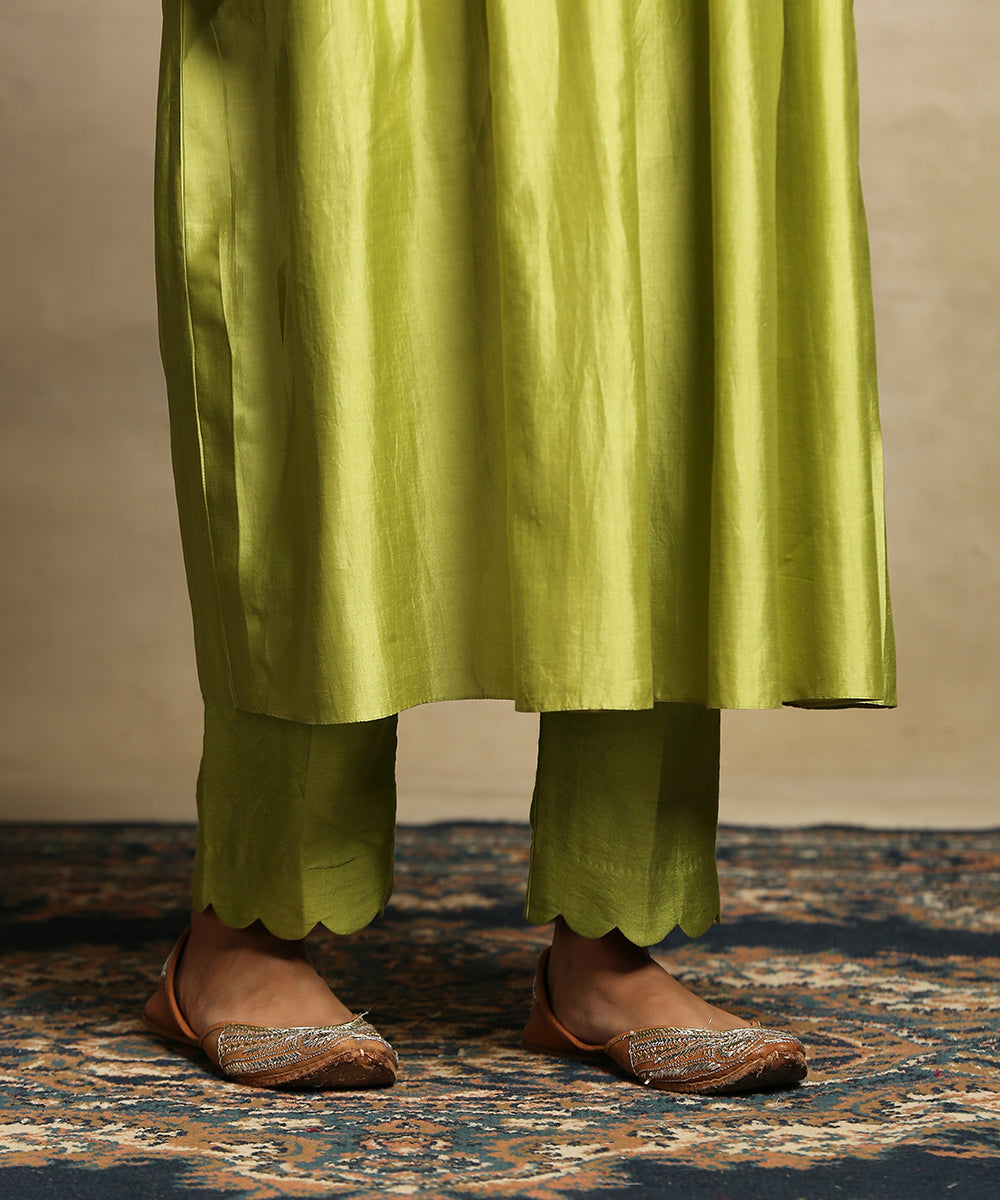 Lime_Green_Handloom_Chiniya_Silk_Kurta_With_Same_Color_Poly_Silk_Pants_And_Organza_Dupatta_WeaverStory_06