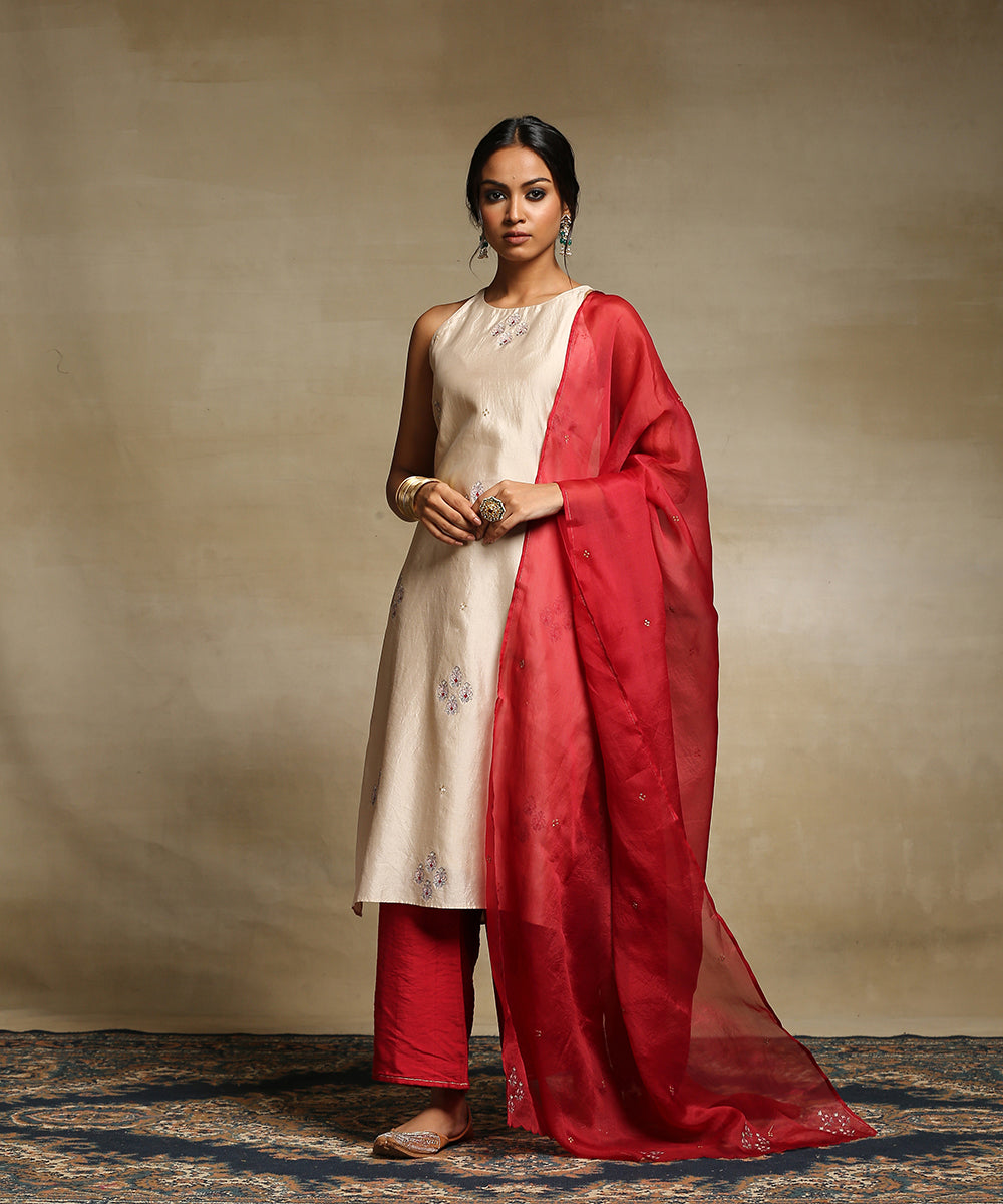 Handloom_Beige_Chiniya_Silk_Kurta_With_Brick_Red_Poly_Silk_Pants_And_Red_Organza_Dupatta_WeaverStory_02