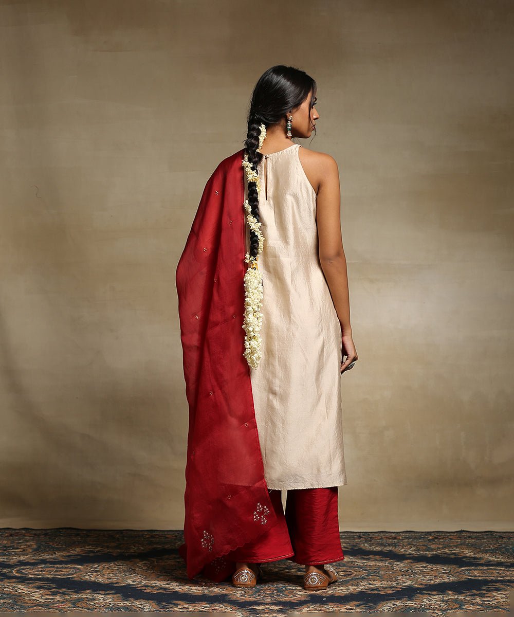 Handloom_Beige_Chiniya_Silk_Kurta_With_Brick_Red_Poly_Silk_Pants_And_Red_Organza_Dupatta_WeaverStory_03