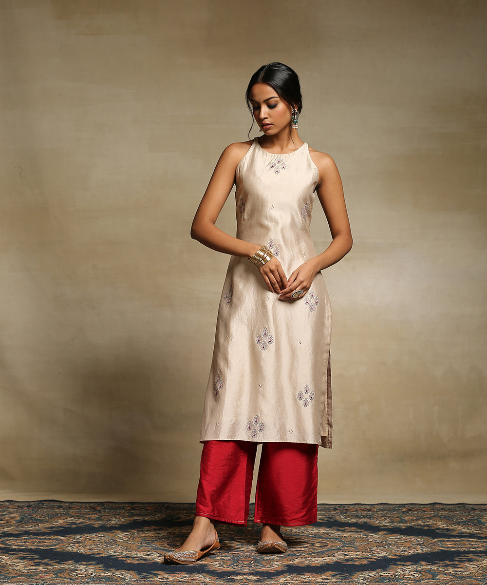 Handloom_Beige_Chiniya_Silk_Kurta_With_Brick_Red_Poly_Silk_Pants_And_Red_Organza_Dupatta_WeaverStory_04