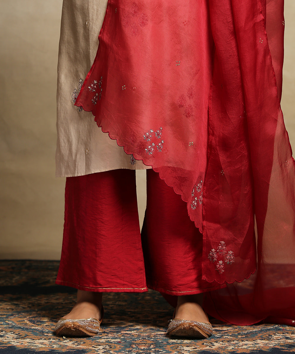 Handloom_Beige_Chiniya_Silk_Kurta_With_Brick_Red_Poly_Silk_Pants_And_Red_Organza_Dupatta_WeaverStory_05
