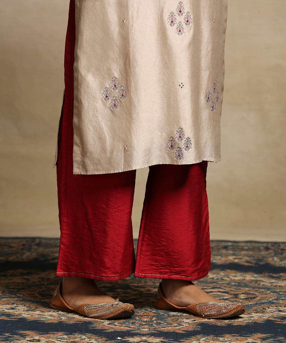 Handloom_Beige_Chiniya_Silk_Kurta_With_Brick_Red_Poly_Silk_Pants_And_Red_Organza_Dupatta_WeaverStory_06