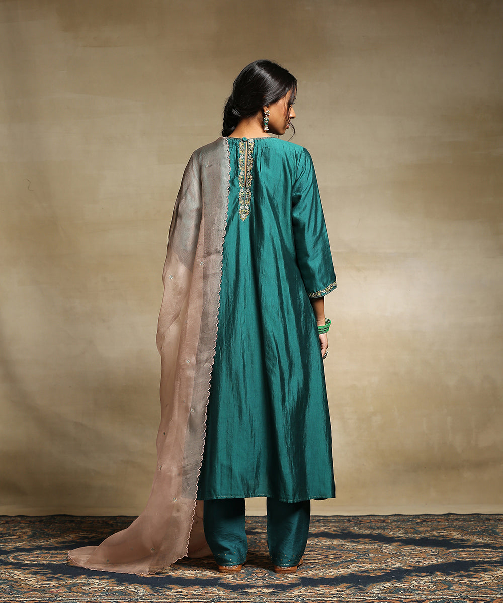 Handloom_Teal_Chiniya_Silk_Kurta_With_Poly_Silk_Pants_And_Beige_Organza_Dupatta_WeaverStory_03