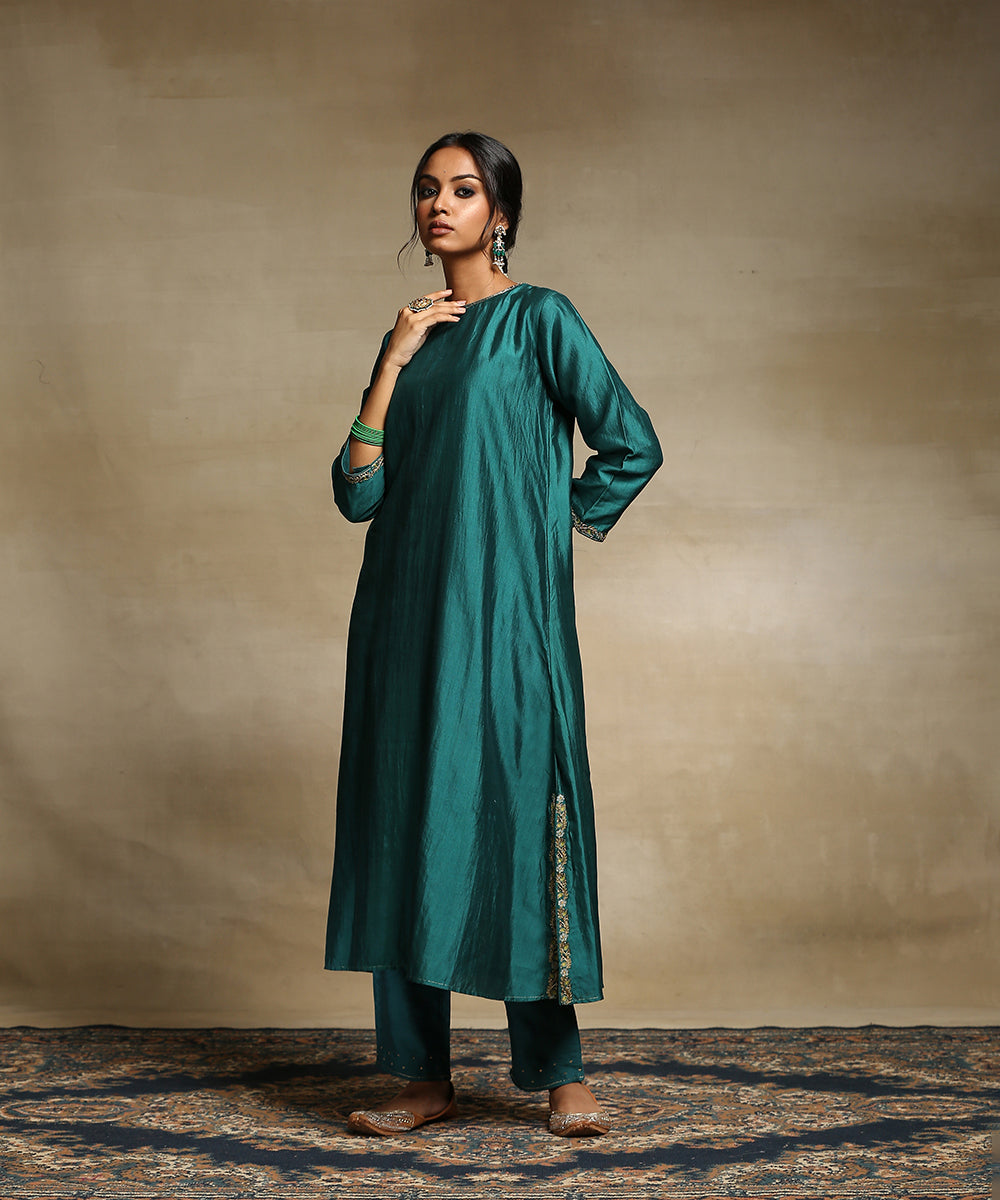 Handloom_Teal_Chiniya_Silk_Kurta_With_Poly_Silk_Pants_And_Beige_Organza_Dupatta_WeaverStory_04