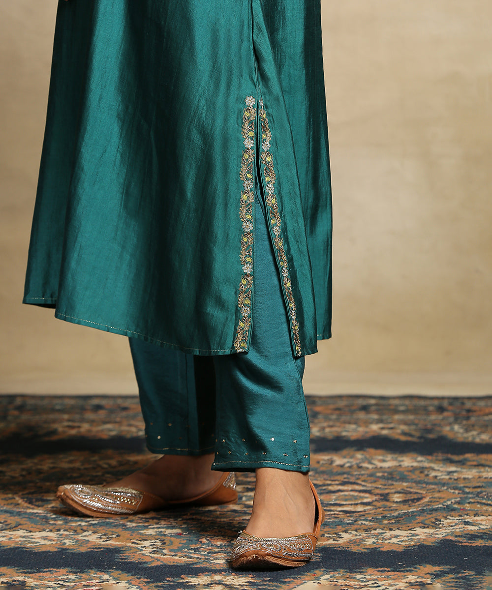 Handloom_Teal_Chiniya_Silk_Kurta_With_Poly_Silk_Pants_And_Beige_Organza_Dupatta_WeaverStory_06