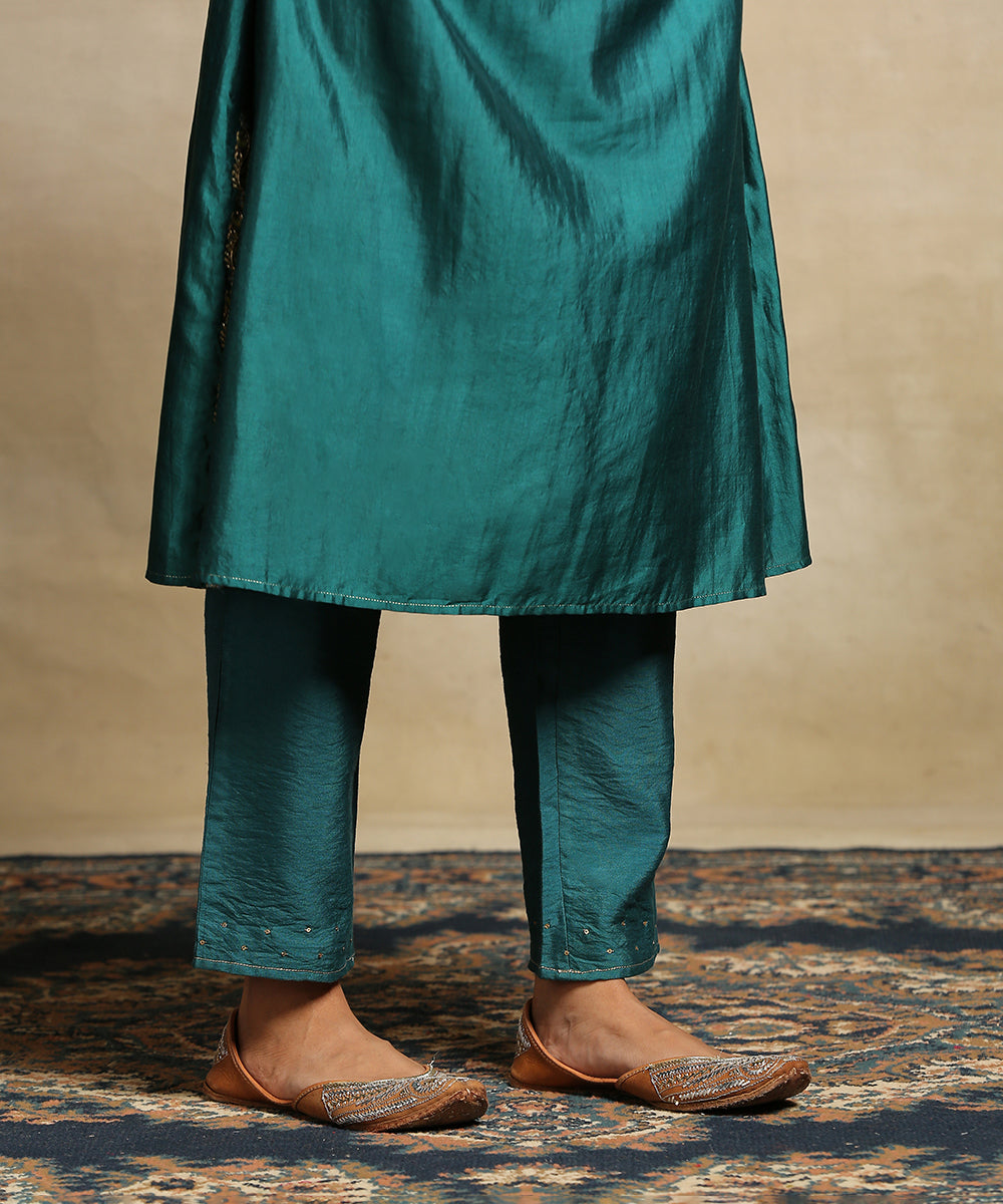 Handloom_Teal_Chiniya_Silk_Kurta_With_Poly_Silk_Pants_And_Beige_Organza_Dupatta_WeaverStory_07