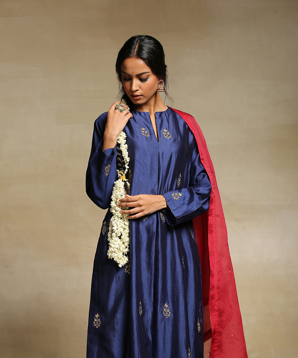 Handloom_Deep_Blue_Chanderi_Silk_Kurta_With_Straight_Cut_Poly_Silk_Pants_And_Red_Organza_Dupatta_WeaverStory_01