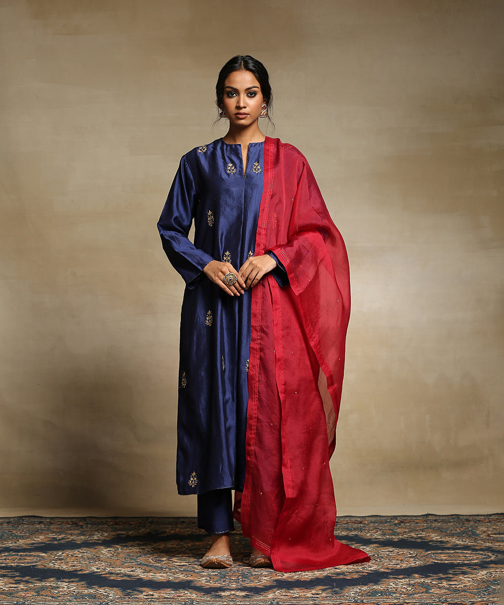 Handloom_Deep_Blue_Chiniya_Silk_Kurta_With_Straight_Cut_Poly_Silk_Pants_And_Red_Organza_Dupatta_WeaverStory_03