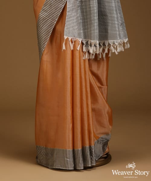 Peach_Silk_Cotton_Saree_With_Zari_Stripes_In_Border_Woven_In_Contenporary_Style_WeaverStory_03