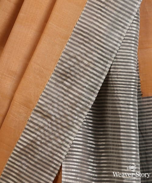 Peach_Silk_Cotton_Saree_With_Zari_Stripes_In_Border_Woven_In_Contenporary_Style_WeaverStory_04