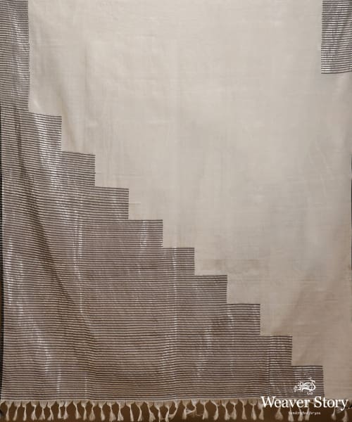 Offwhite_And_Black_Silk_Cotton_Saree_With_Zari_Stripes_Woven_In_Contenporary_Style_WeaverStory_05
