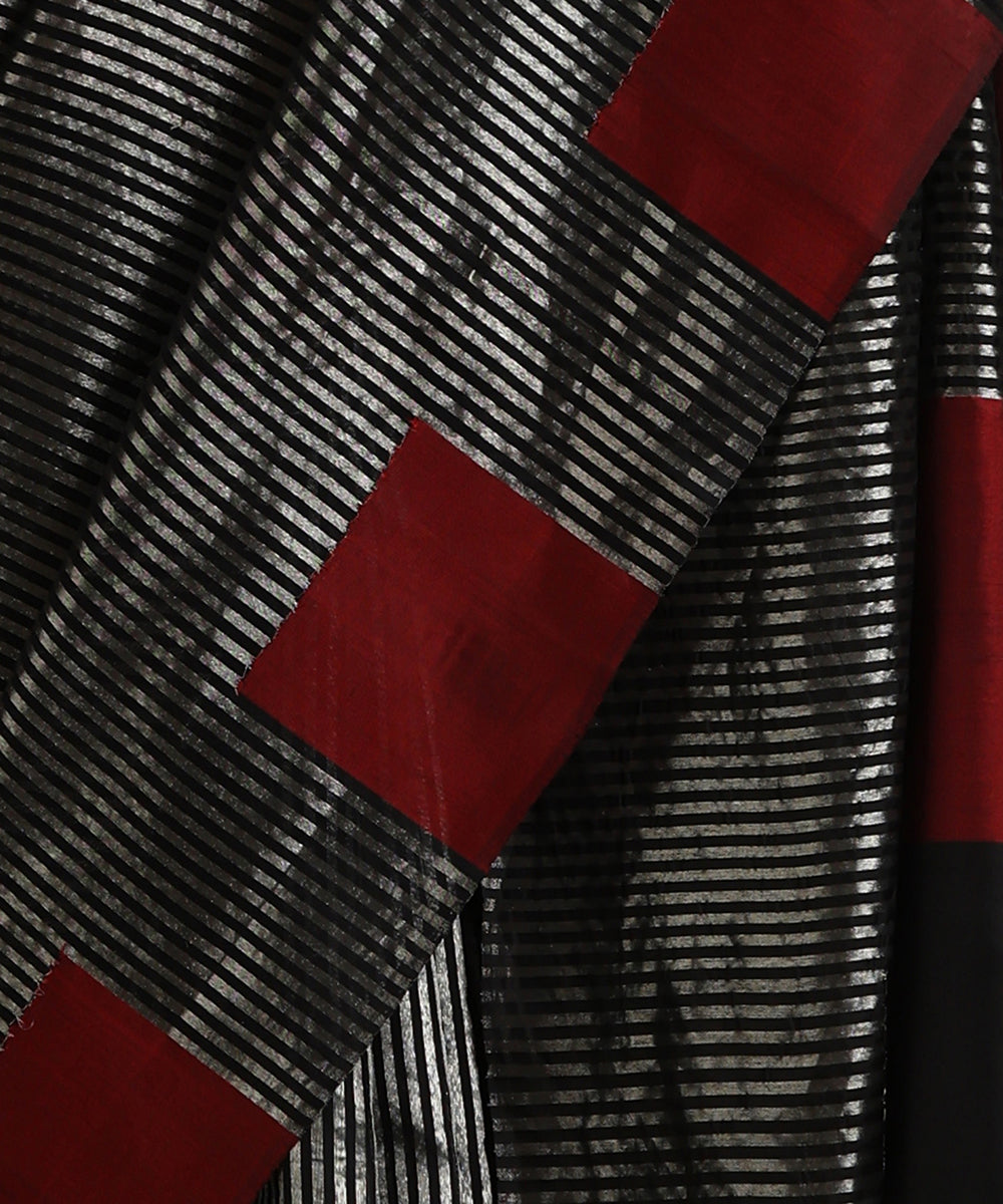 Black_And_Red_Silk_Cotton_Saree_With_Zari_Stripes_Woven_In_Contenporary_Style_WeaverStory_04
