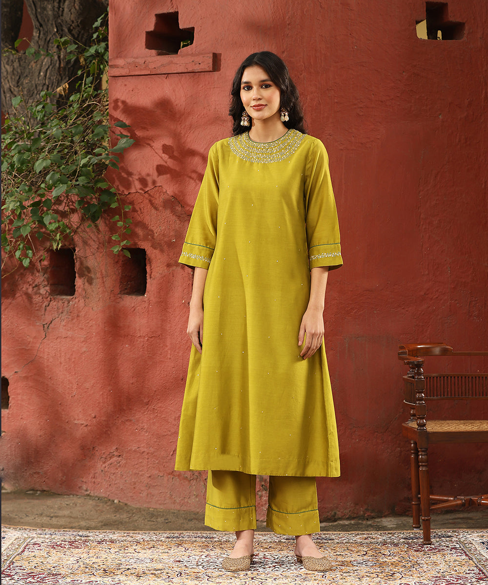 Lime_Green_Hand_Embroidered_Pure_Chanderi_Silk_Kurta_With_Pants_And_Dupatta_WeaverStory_04