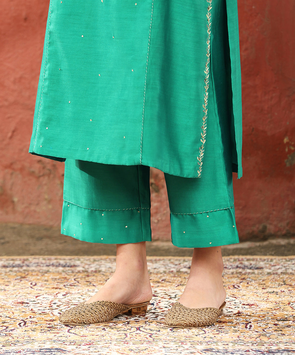 Turquoise_Blue_Hand_Embroidered_Pure_Chanderi_Silk_Kurta_With_Pants_And_Burnt_Orange_Dupatta_WeaverStory_06