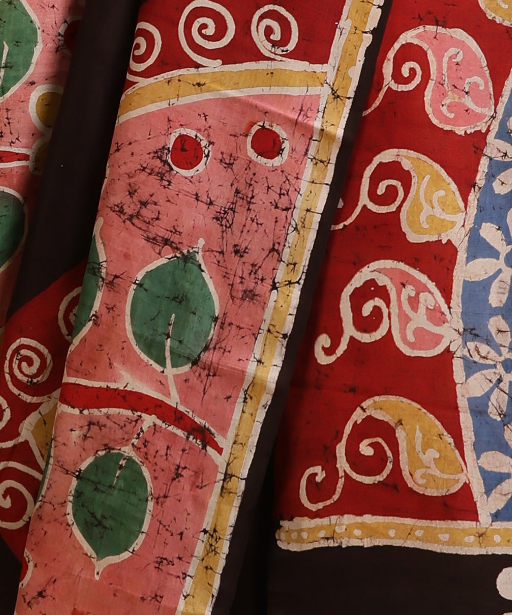 Handloom_Black_Hand_Batik_Mulberry_Silk_Saree_With_Multi_Colour_Motifs_WeaverStory_04