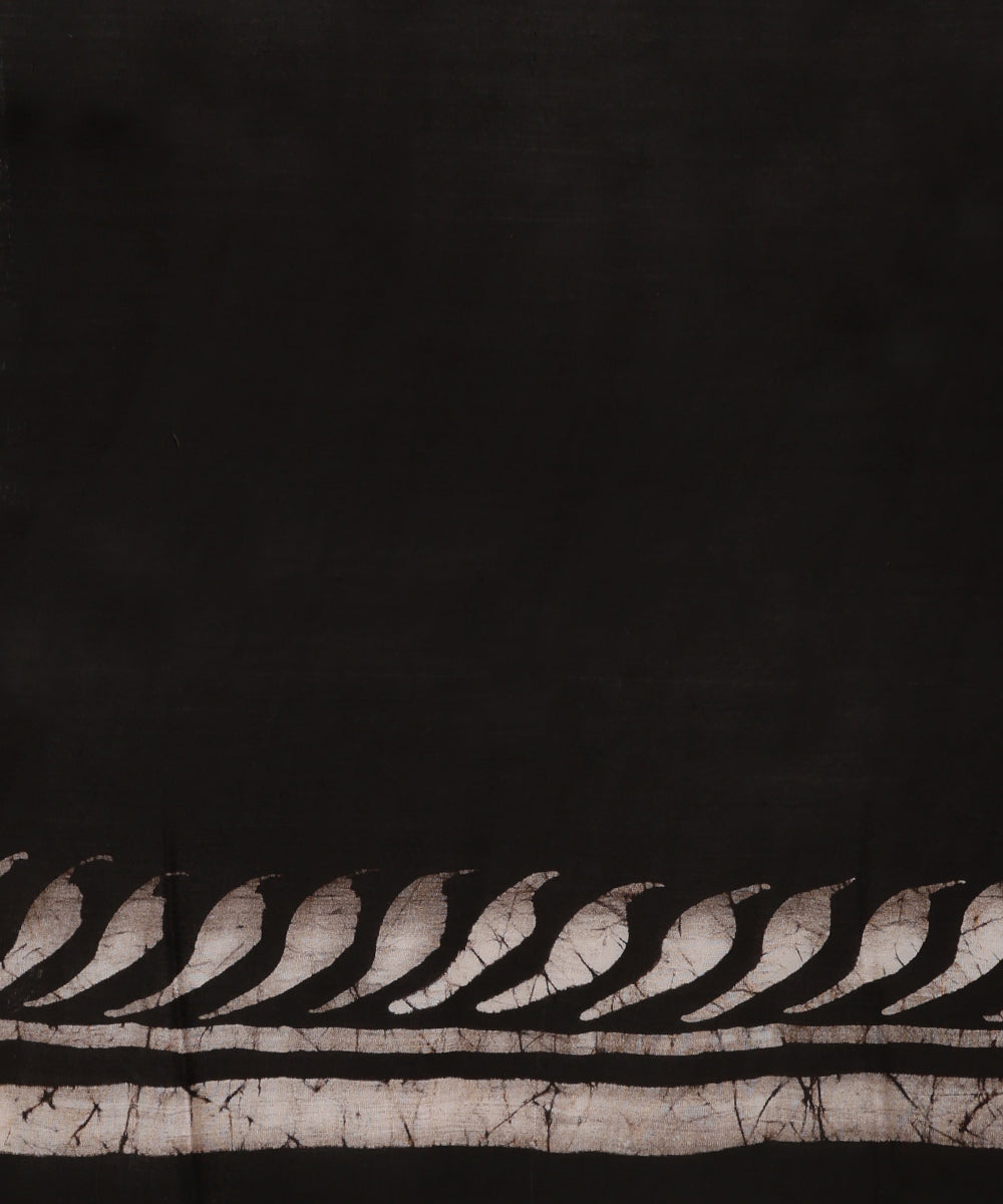 Handloom_Black_and_Offwhite_Hand_Batik_Mulberry_Silk_Saree_With_Multi_Colour_Motif_WeaverStory_06