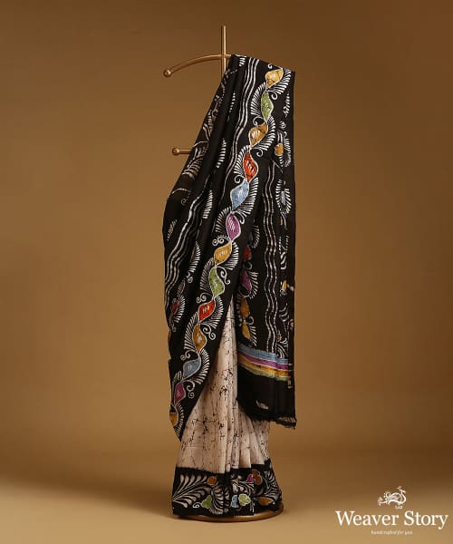 Handloom_Offwhite_And_Black_Pure_Mulberry_Silk_Hand_Batik_Saree_With_Multicolour_Motifs_WeaverStory_01