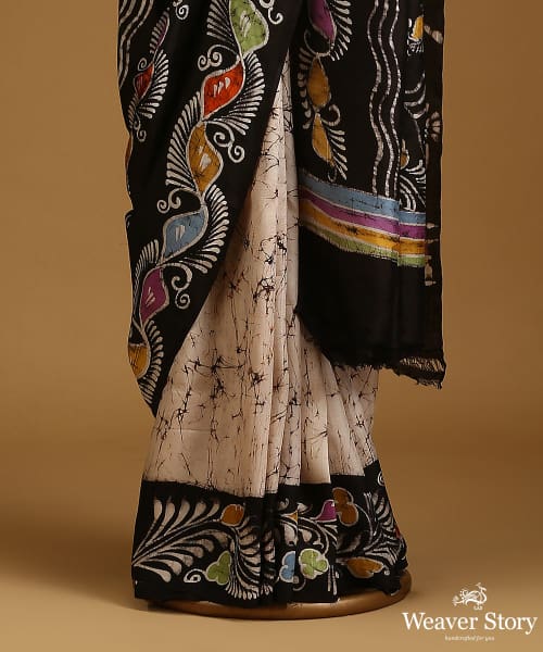 Handloom_Offwhite_And_Black_Pure_Mulberry_Silk_Hand_Batik_Saree_With_Multicolour_Motifs_WeaverStory_03