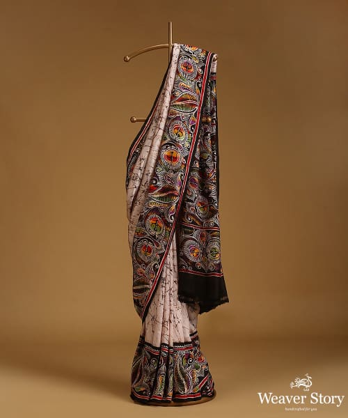 Handloom_Offwhite_And_Black_Pure_Mulberry_Silk_Hand_Batik_Saree_With_Multicolour_Paisleys_WeaverStory_01