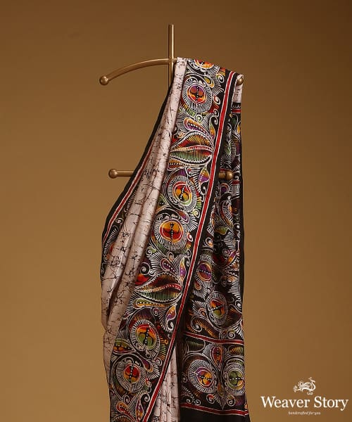 Handloom_Offwhite_And_Black_Pure_Mulberry_Silk_Hand_Batik_Saree_With_Multicolour_Paisleys_WeaverStory_02